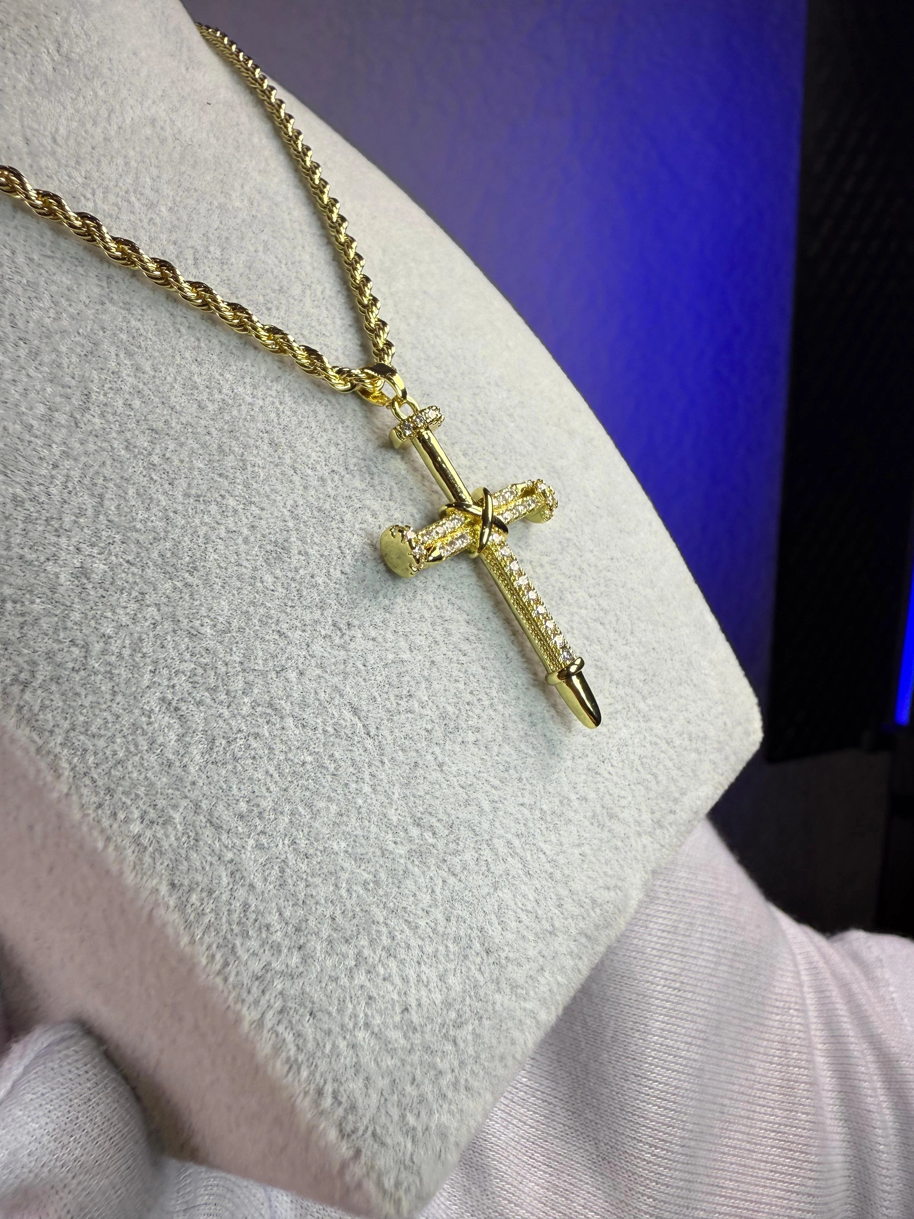 SET CADENA Y DIJE RESILIENCIA ORO LAMINADO 18K