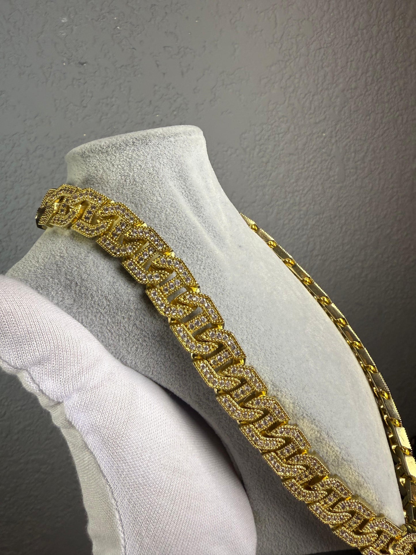 CADENA CUBANA EN ORO LAMINADO 18K