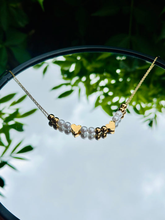 Collar de Perlas y Aretes de Corazón en Oro Laminado 18K