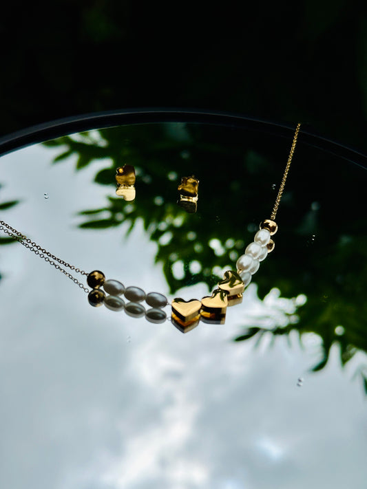 Collar Perlas Ovaladas y Aretes de Corazón en Oro Laminado 18K