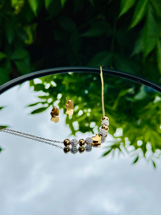 Collar de Diamantes y Aretes de Corazón en Oro Laminado 18K