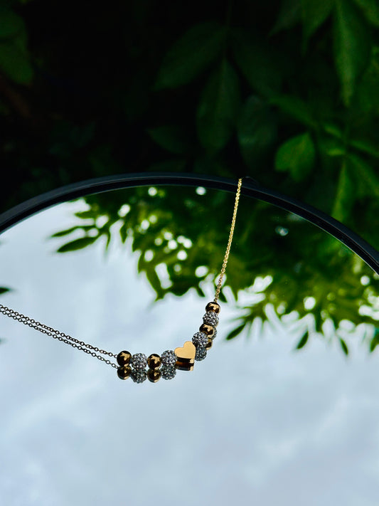 Collar de Diamantes y Aretes de Corazón en Oro Laminado 18K