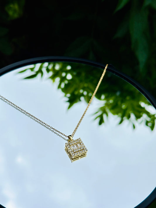 Collar y Aretes Cuadrados con Diamantes en Oro Laminado 18K